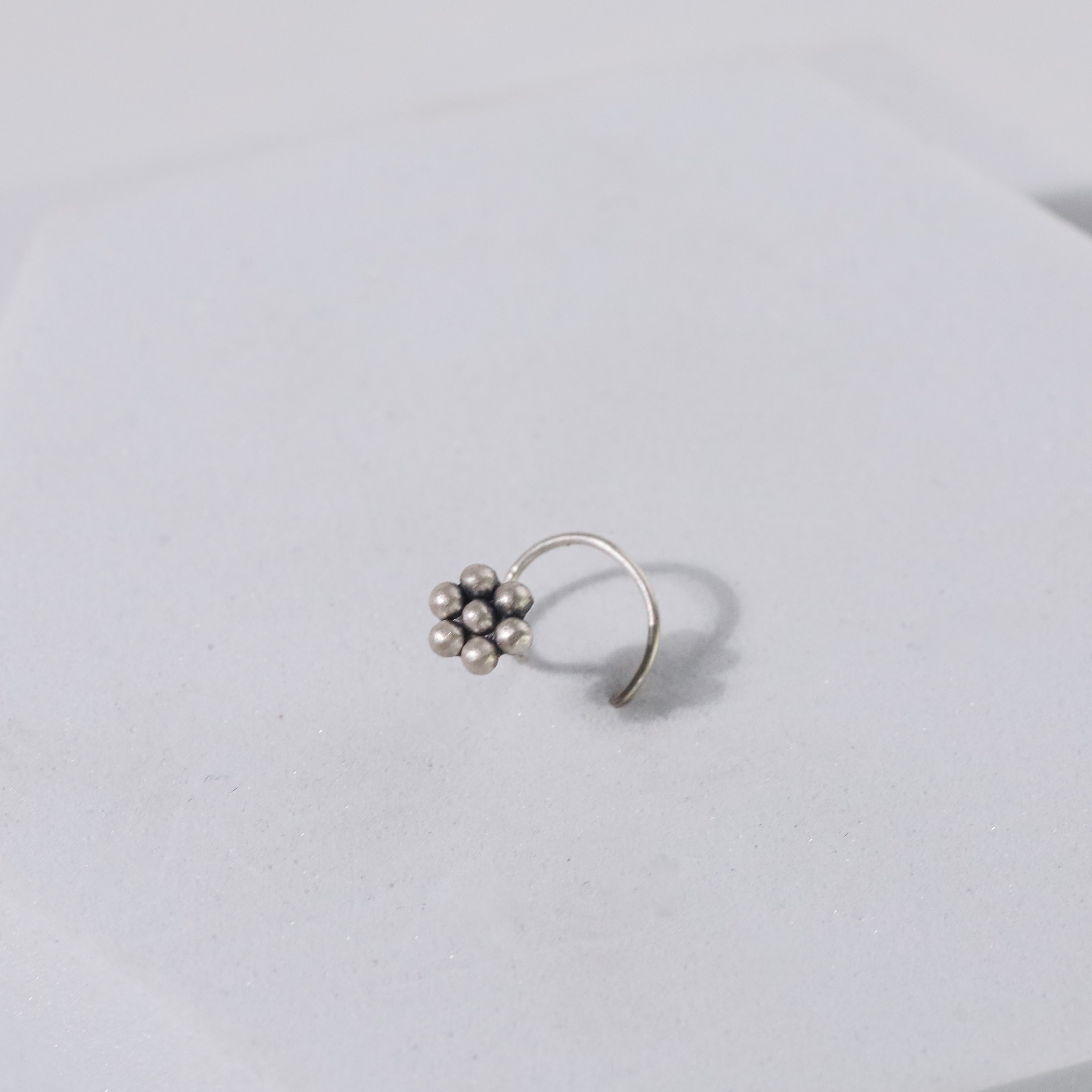 Itihaas Kudi Nose pin: Small (Pierced)