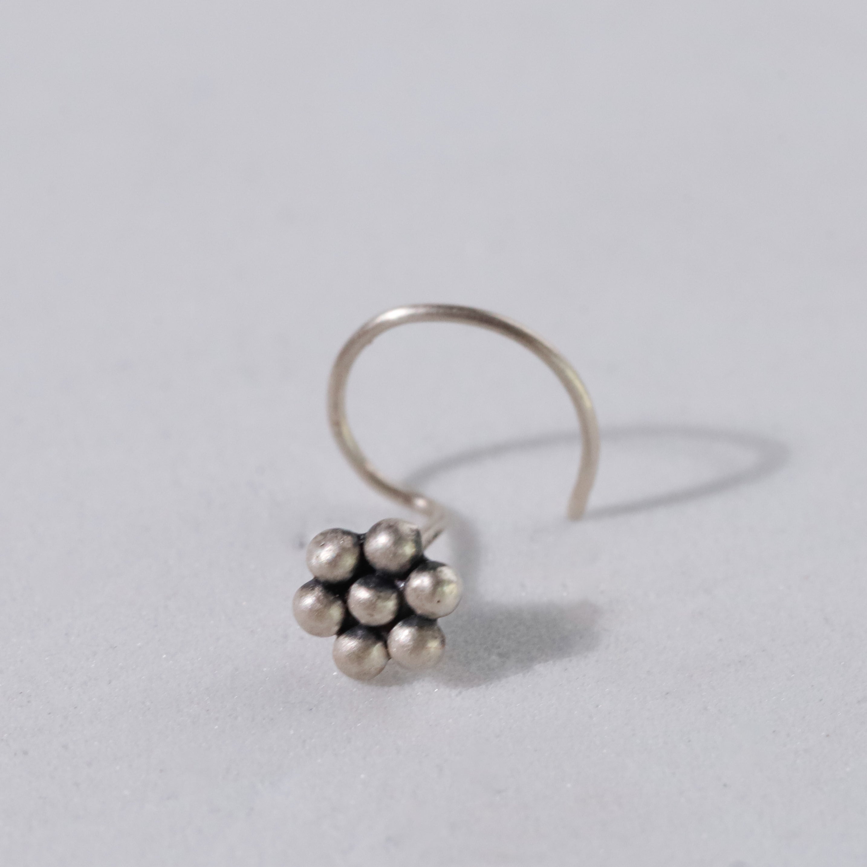 Itihaas Kudi Nose pin: Small (Pierced)