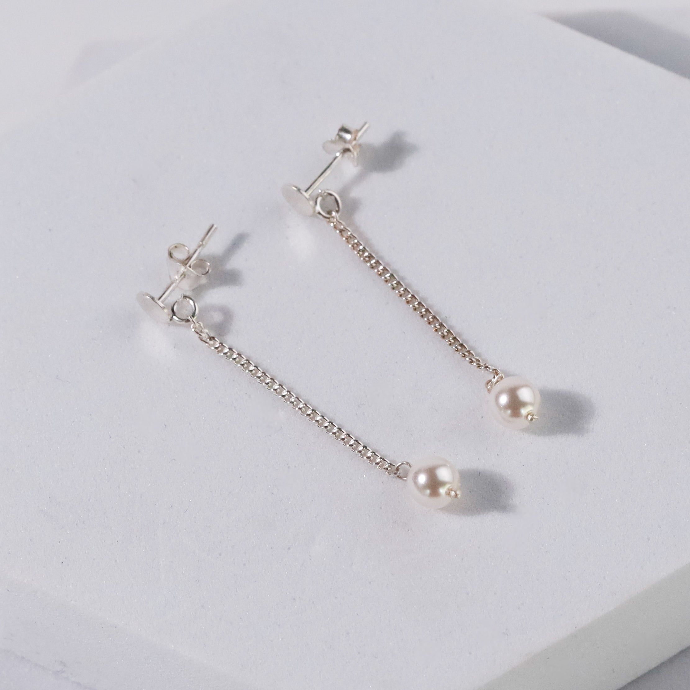 Minimalist pearl chain earring design