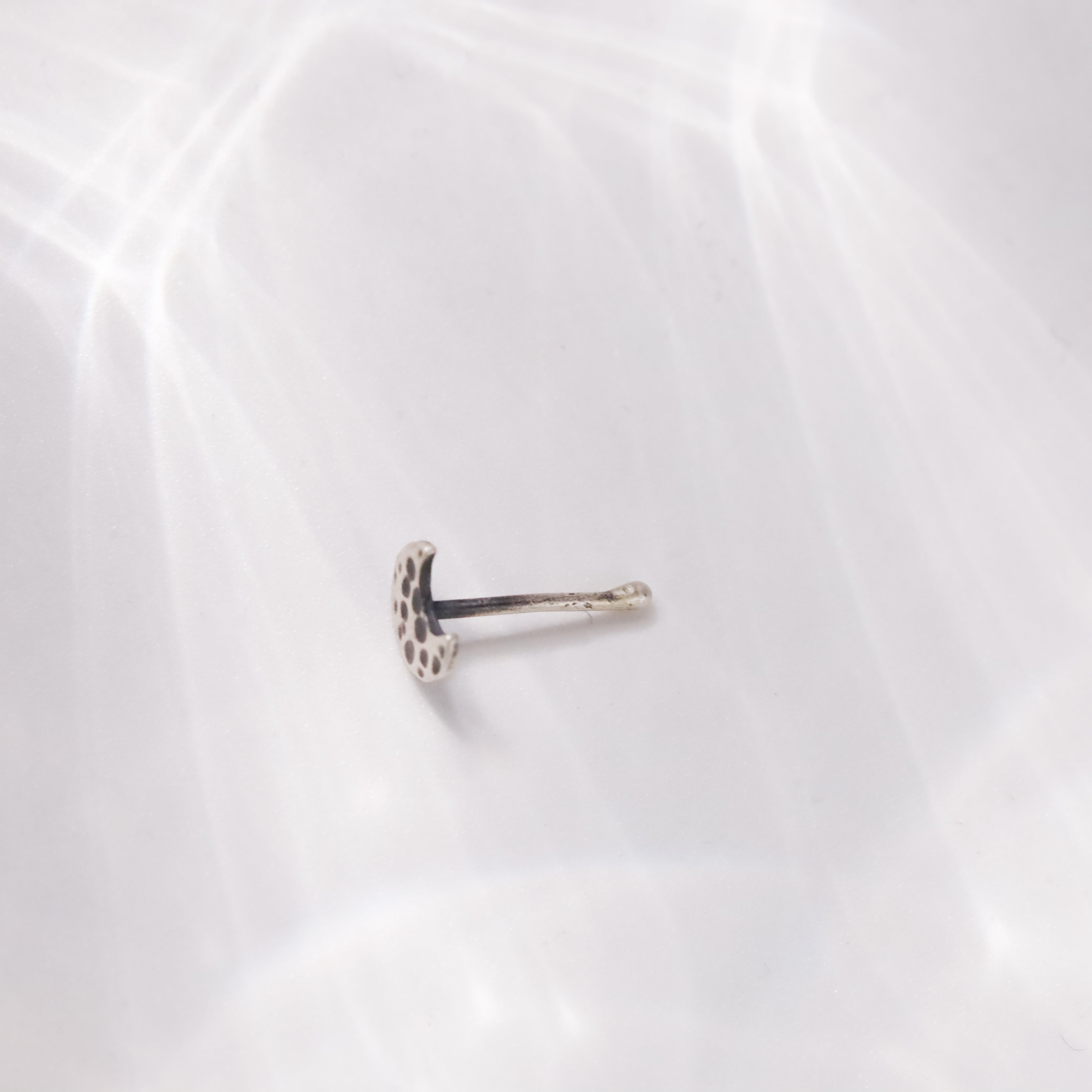 Detail shot of hammered crescent motif on Chandrakor nose pin