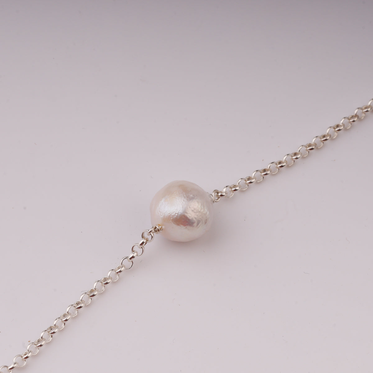 Silver Necklace with Round Pearl