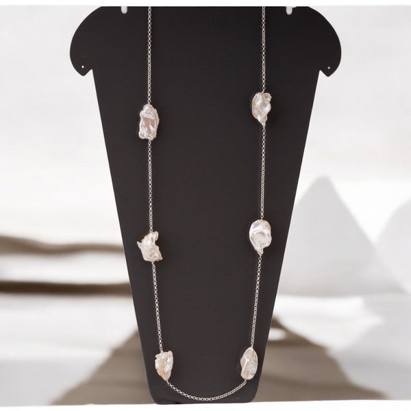 Silver necklace with natural pearls