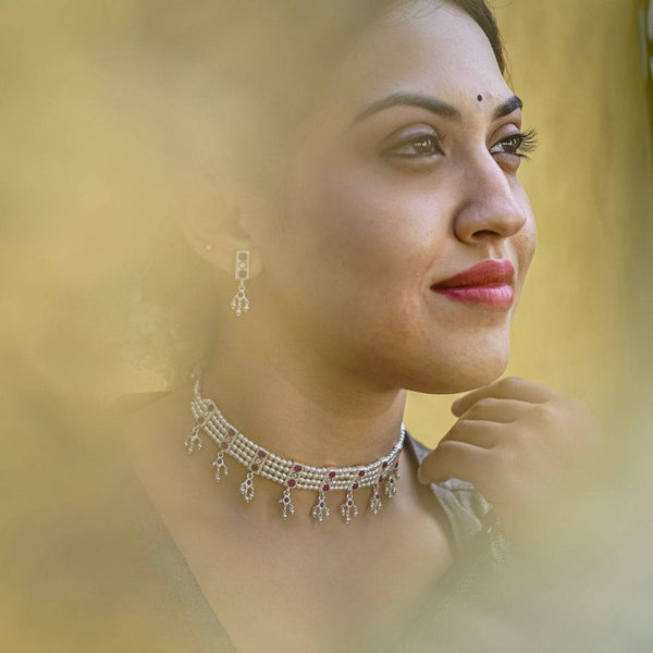 Close-up of Silver Pink Stone and Pearls Chinchapeti Set detailing