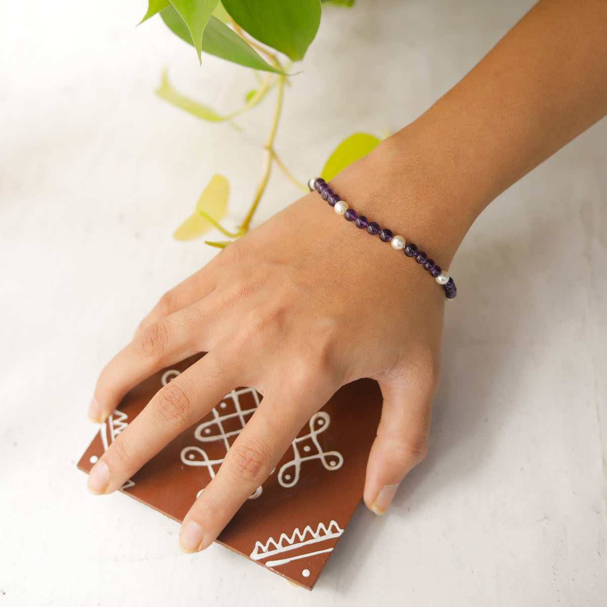 Semi precious stone bracelet in silver wire ( Amethyst , Pearls )
