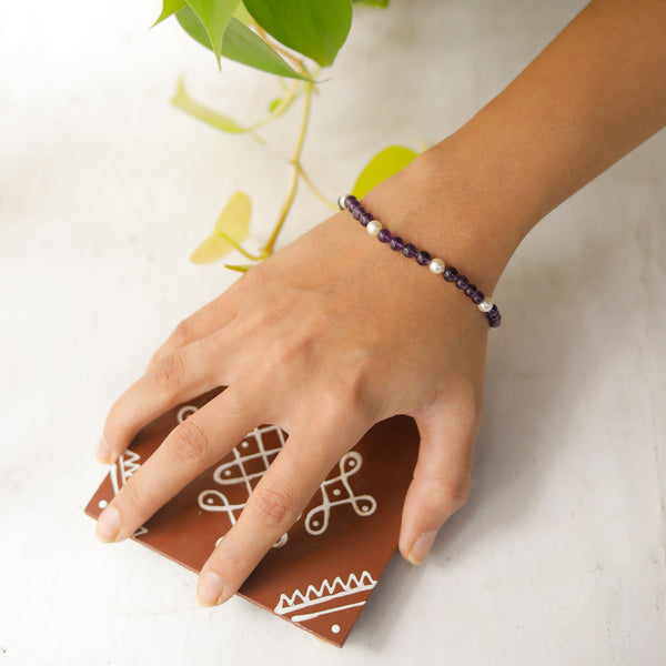 Semi precious stone bracelet in silver wire ( Amethyst , Pearls )