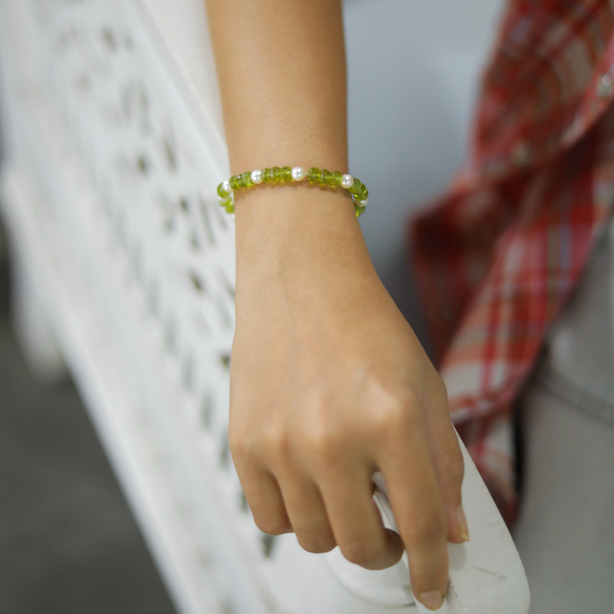 Semi precious stone bracelet in silver wire ( Peridot , Pearls )