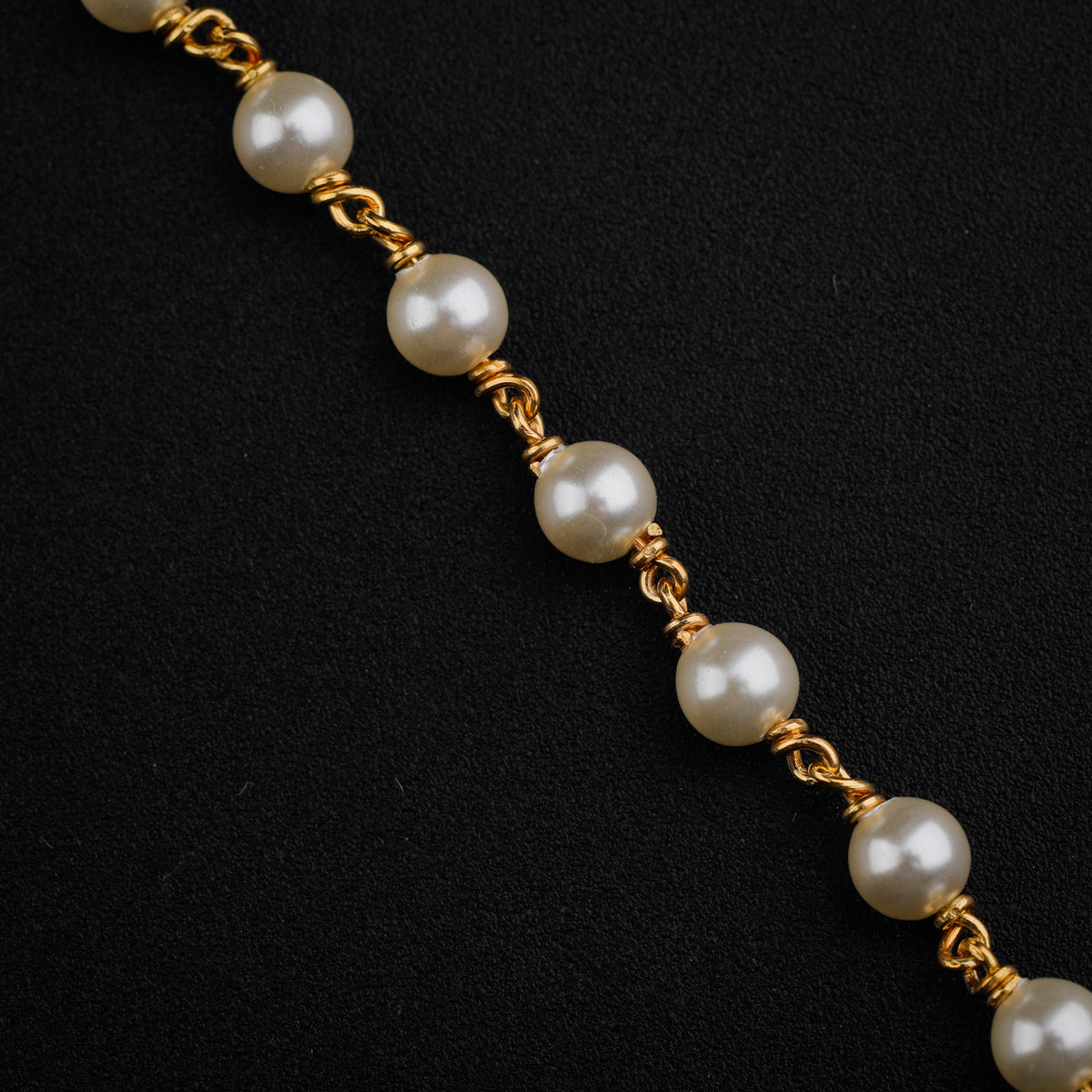 Gold Plated Ghumat Pendant with Pearls Necklace