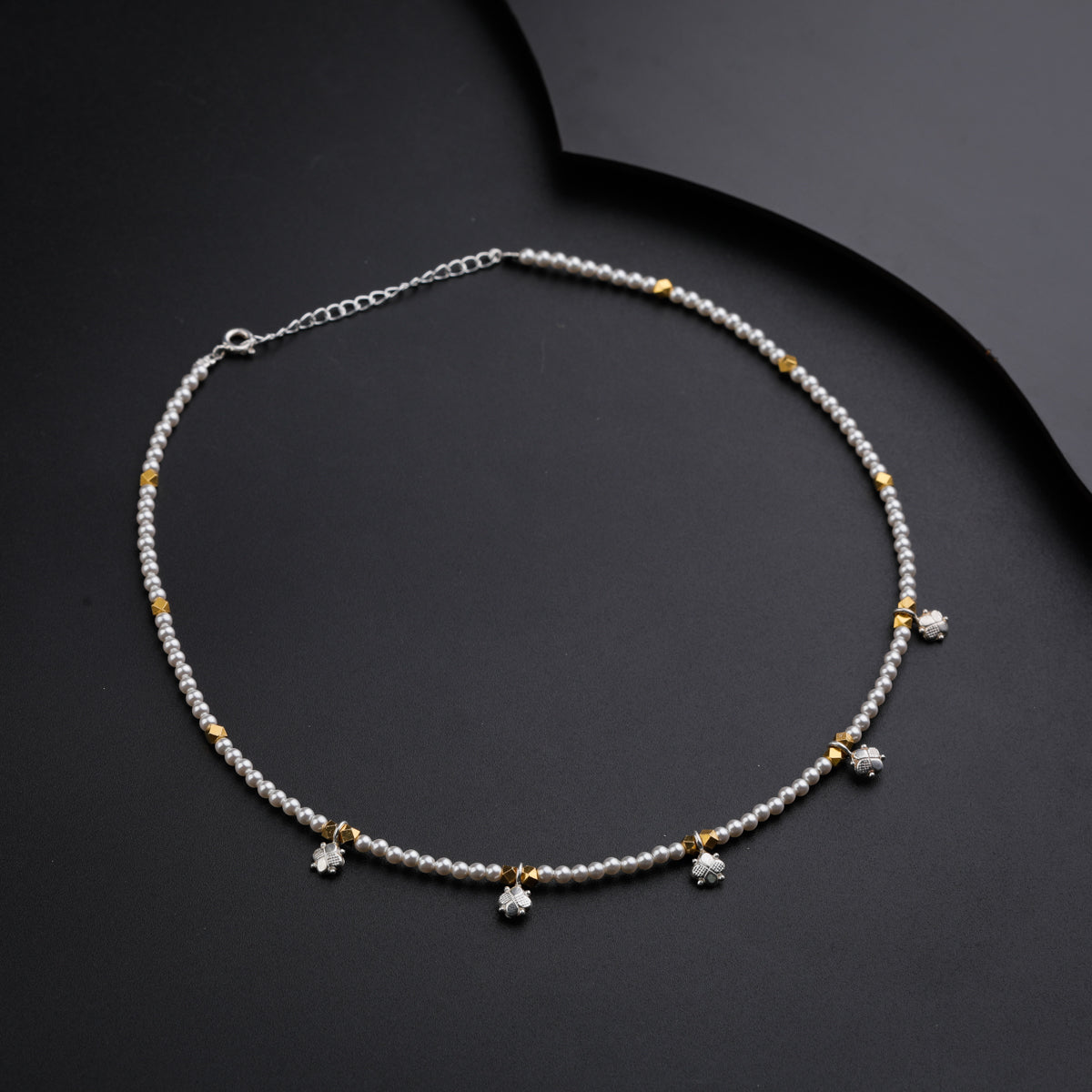 Cloves Pendant with Ashtapailu and Pearls