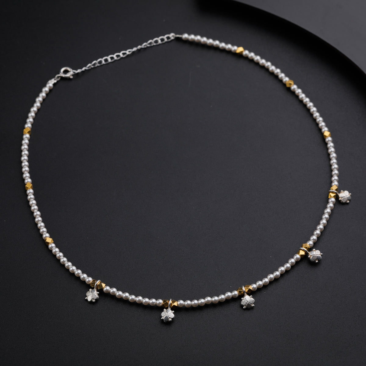Cloves Pendant with Ashtapailu and Pearls