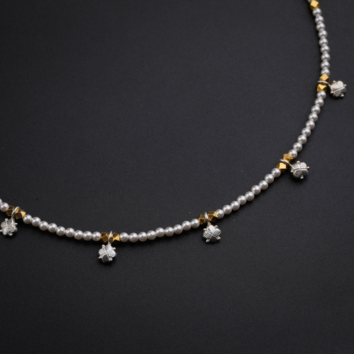 Cloves Pendant with Ashtapailu and Pearls