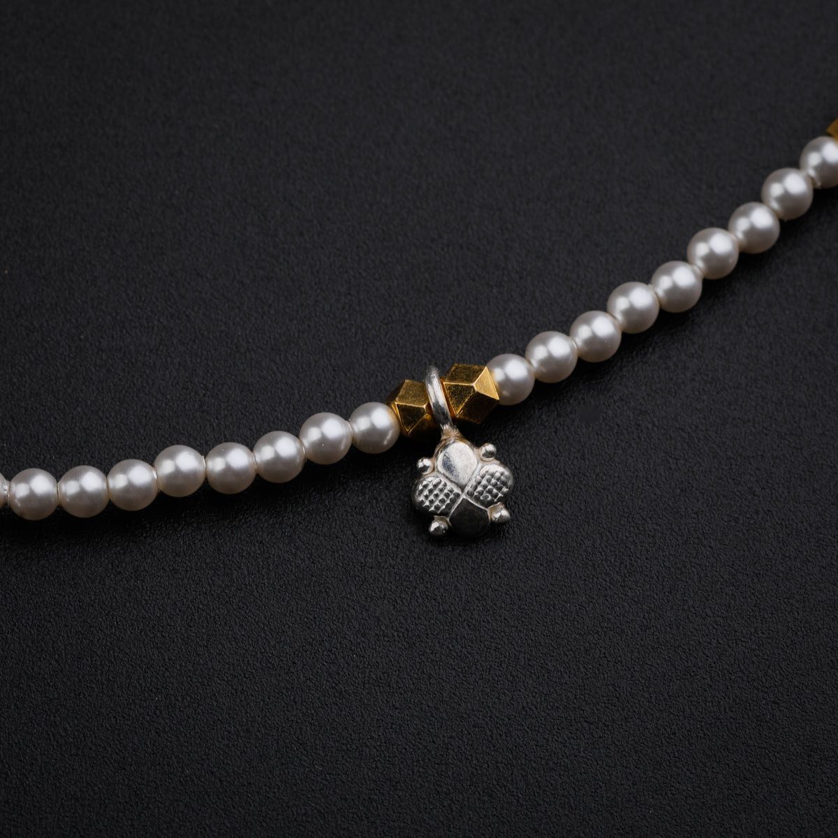 Cloves Pendant with Ashtapailu and Pearls