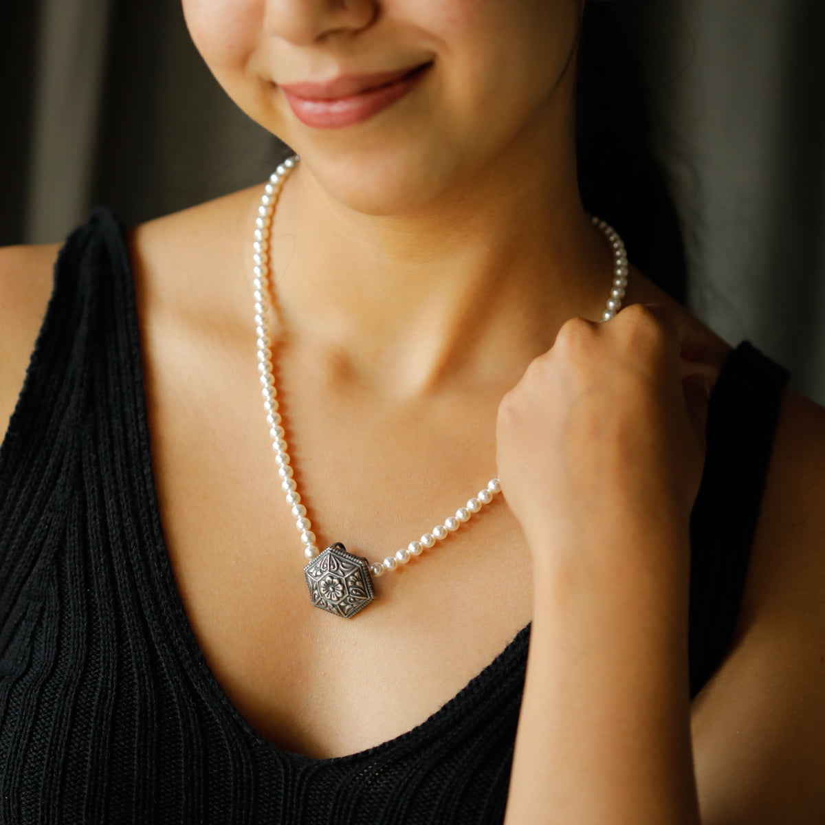 Silver Khidrapur Motif Pearl Neckalce