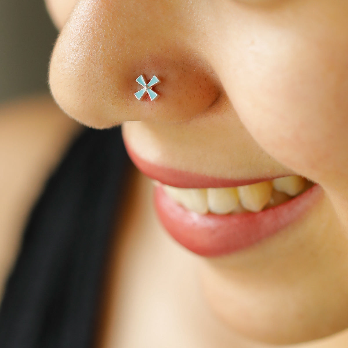 Pinwheel Nose pin ( Pierced ) - Turquoise
