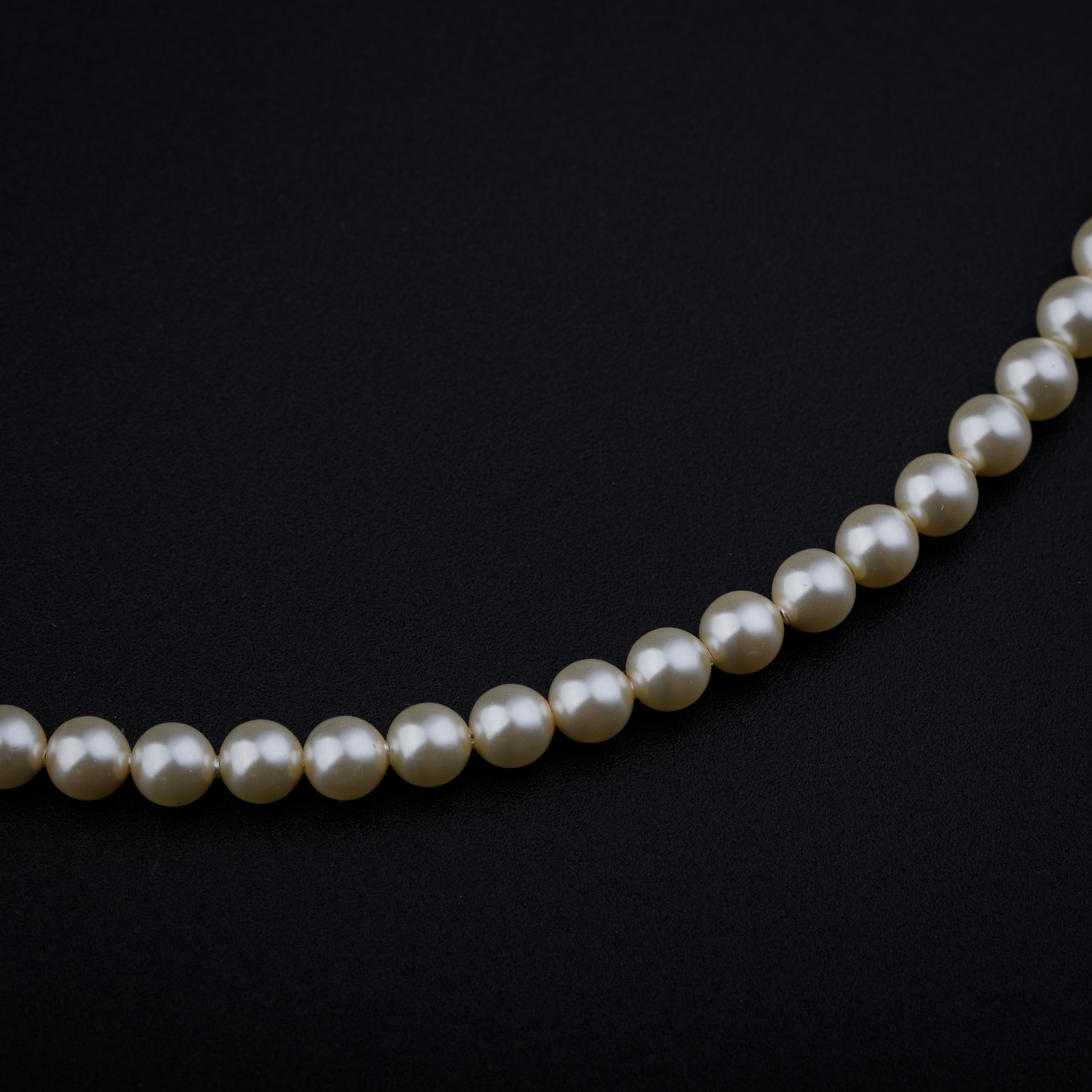 Pearl Beaded Necklace (Cream Pearls: 5 mm)