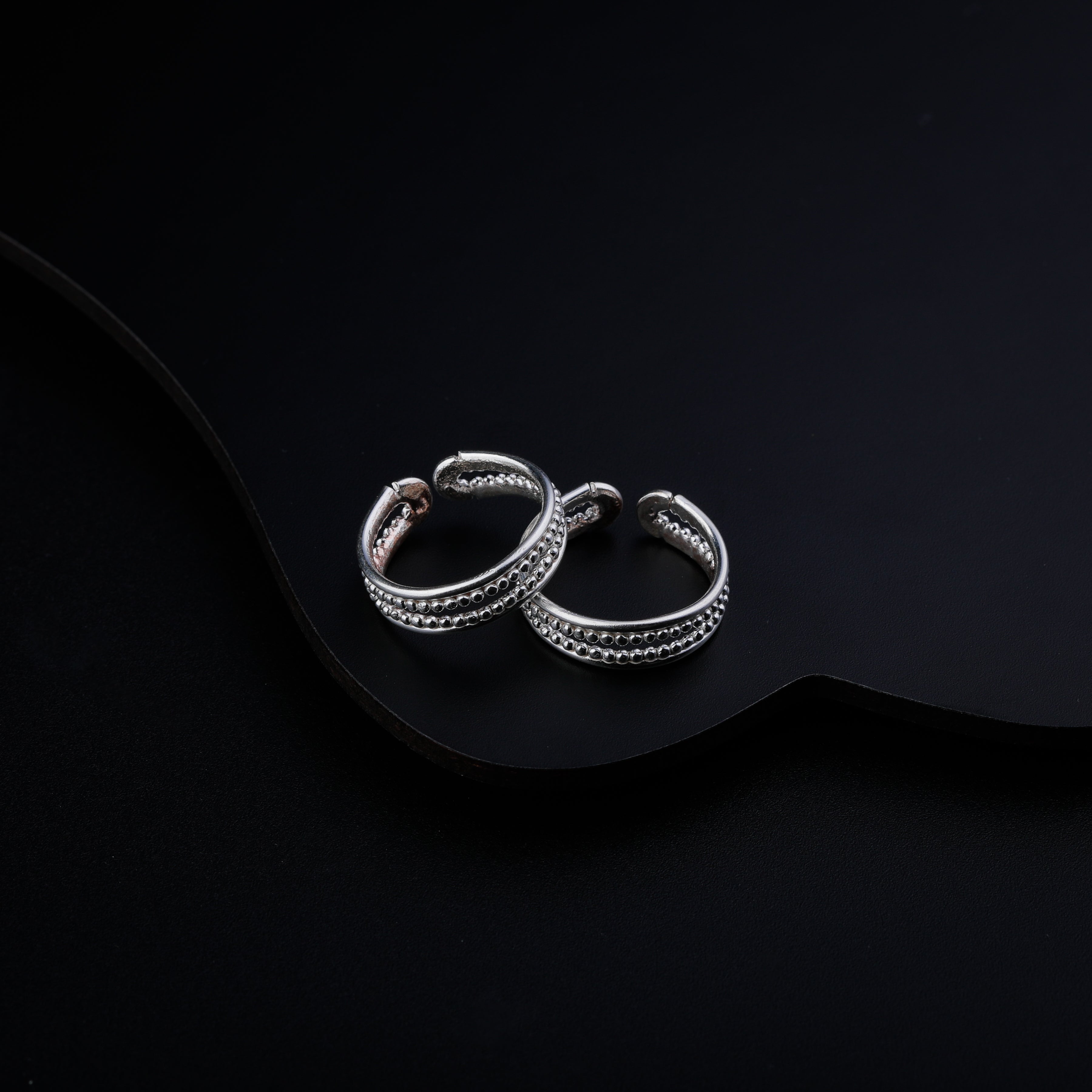 Silver Shiny Dotted Toe Ring