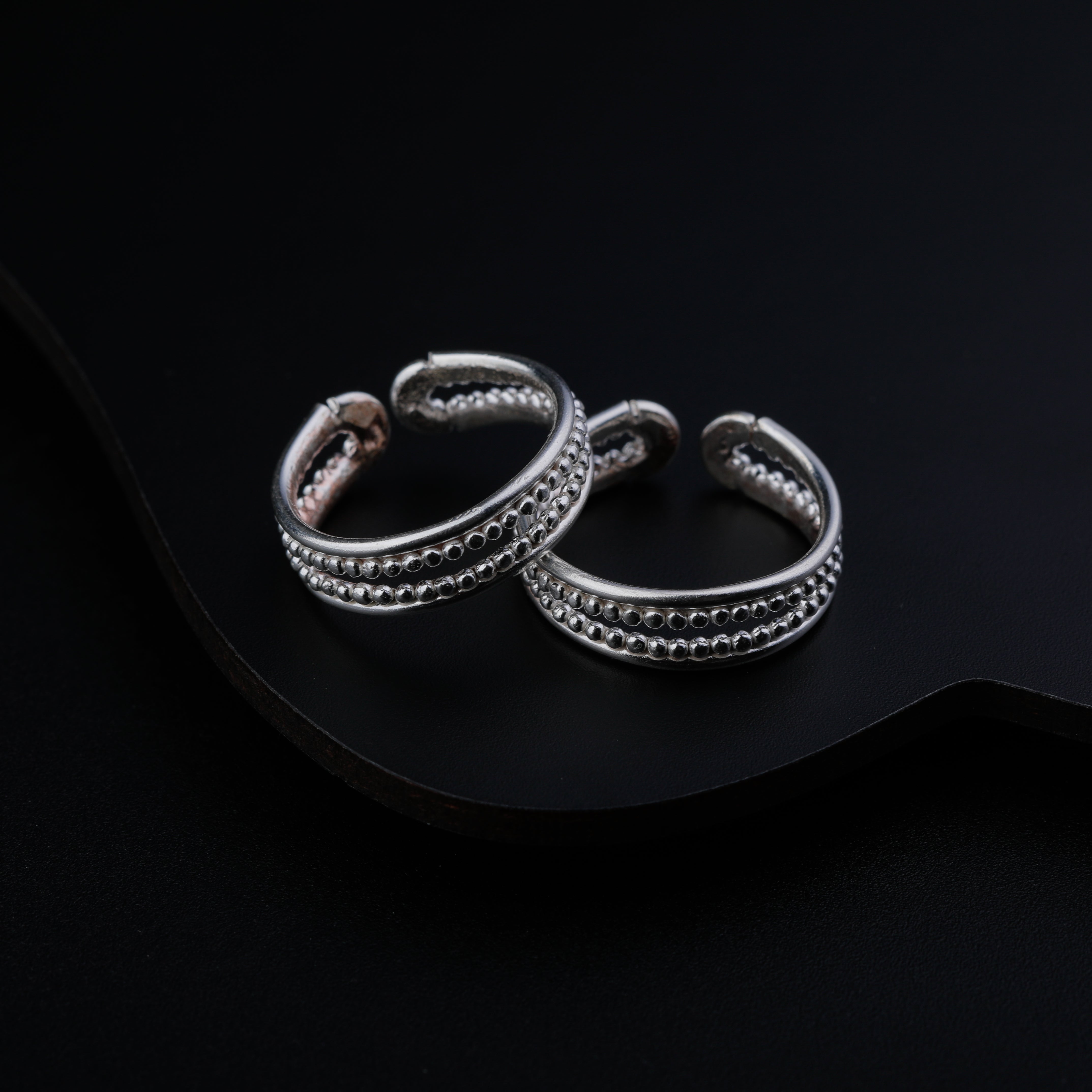 Silver Shiny Dotted Toe Ring