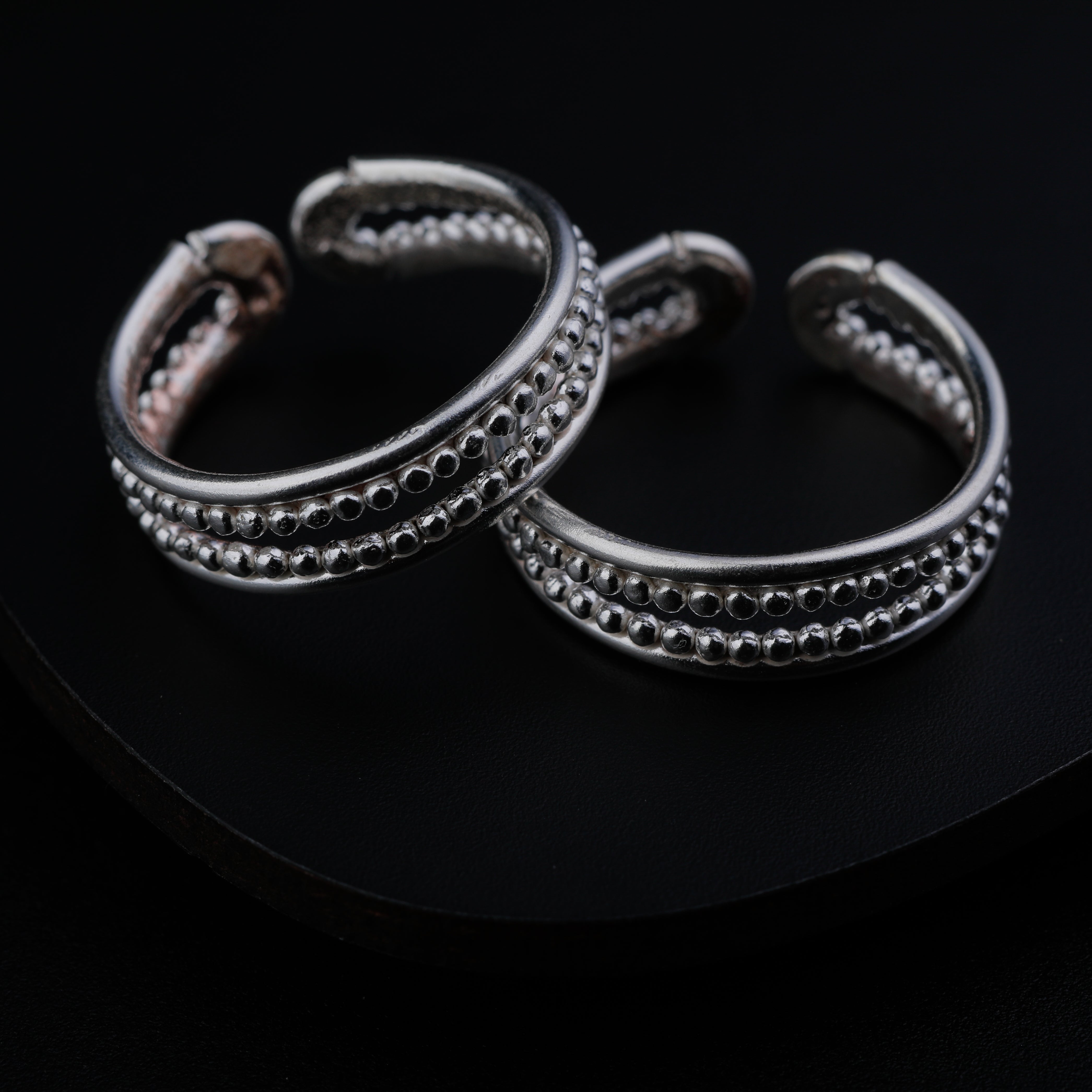 Silver Shiny Dotted Toe Ring