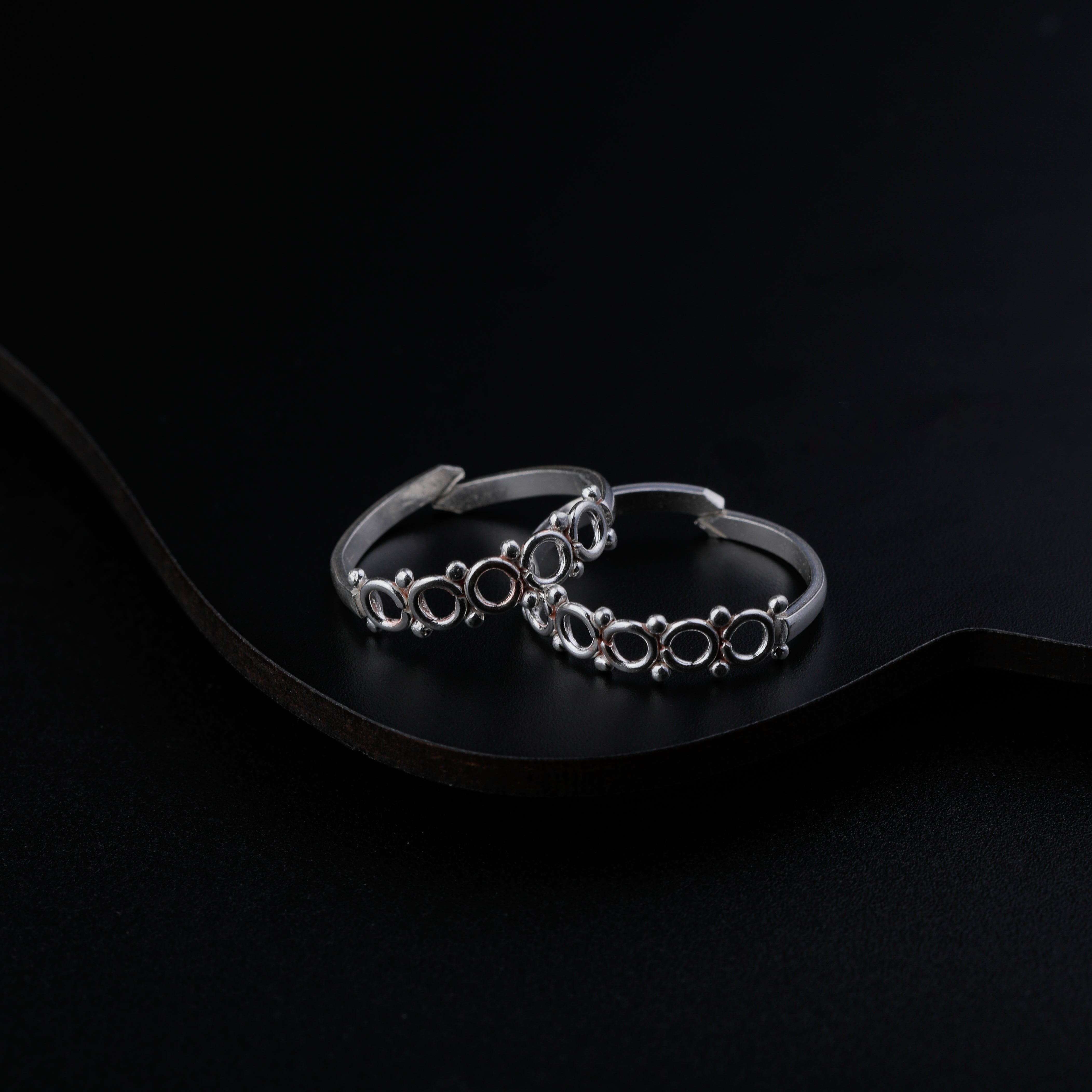 Silver Shiny Round Shapes Toe Ring