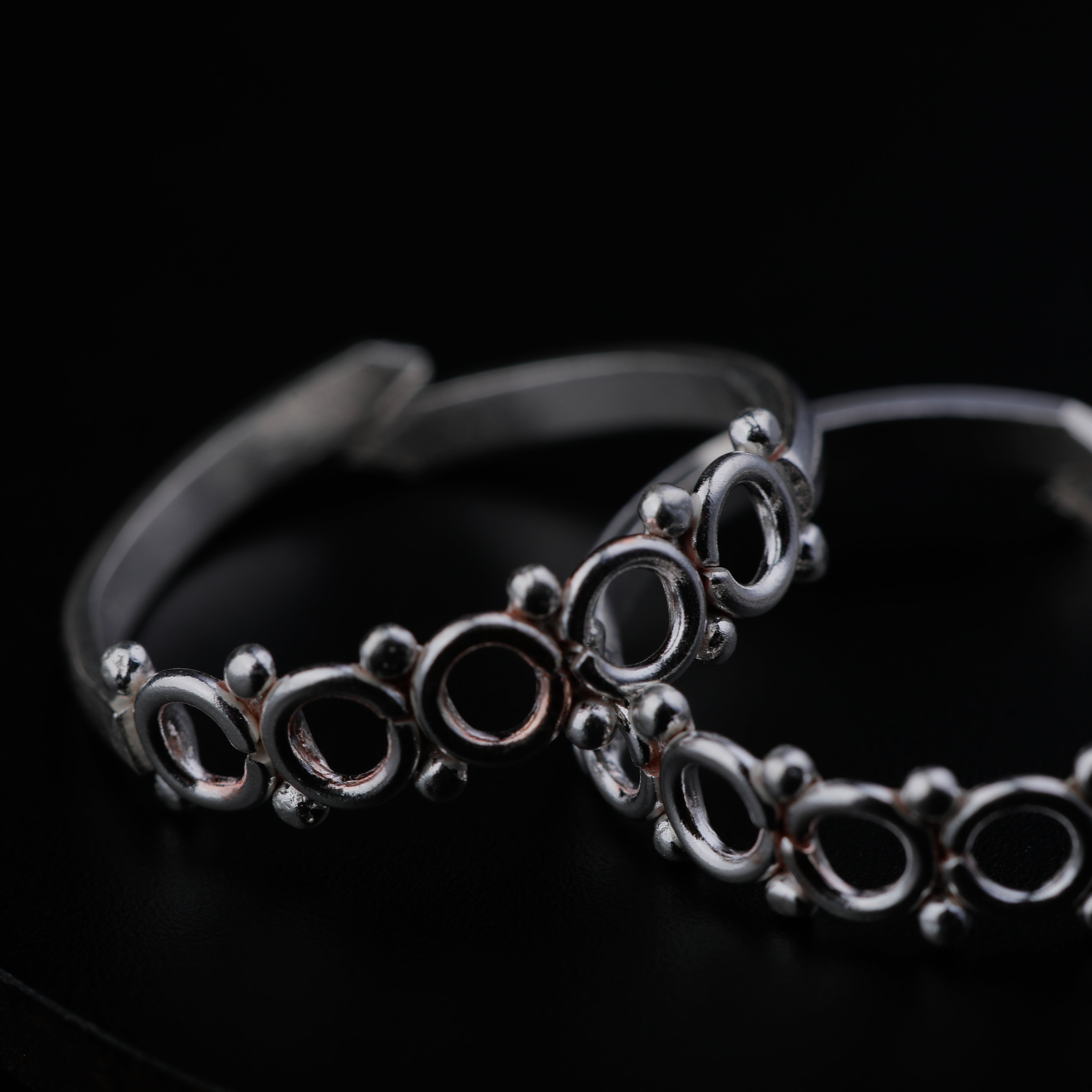 Silver Shiny Round Shapes Toe Ring