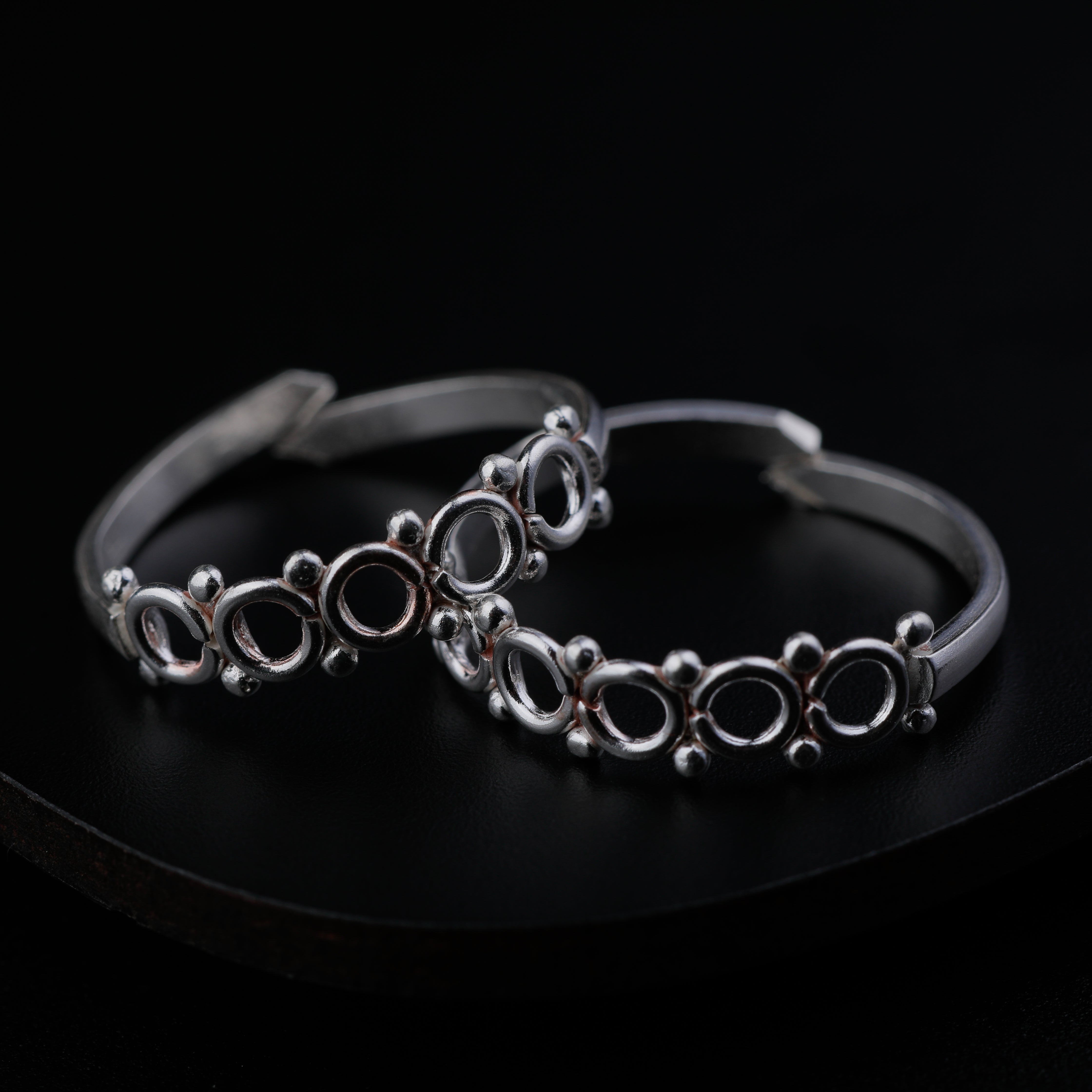 Silver Shiny Round Shapes Toe Ring