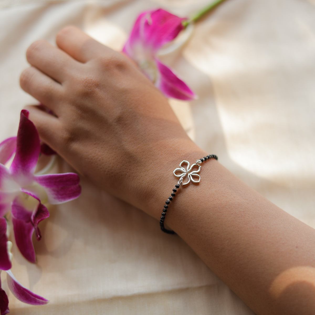 Sadafuli (Periwinkle) Mangalsutra Bracelet