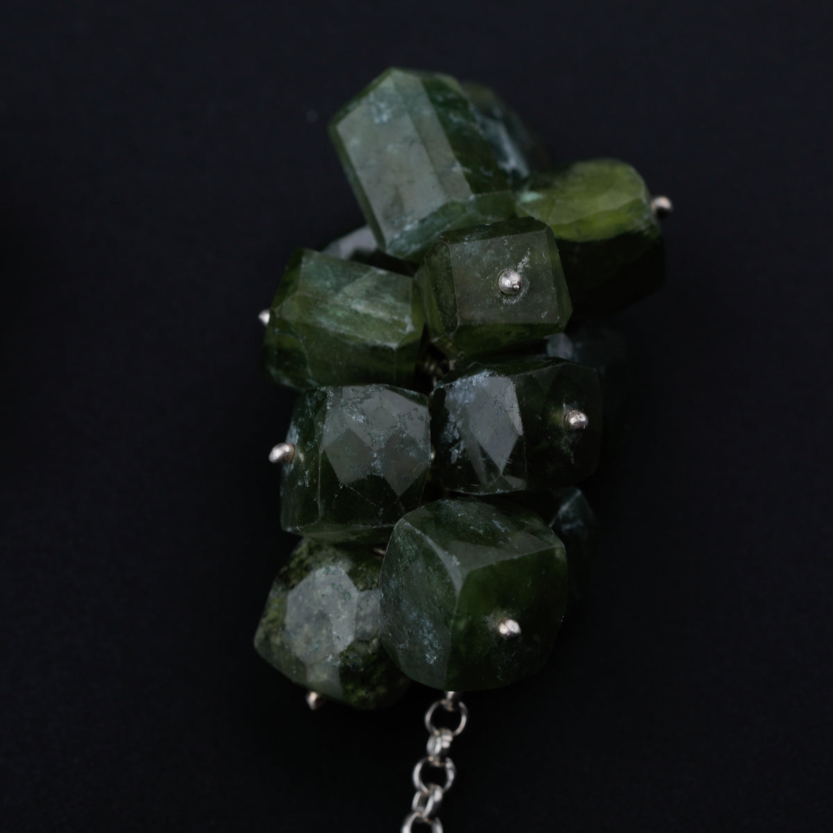 Silver Tie & Wear Necklace with Emerald and Pearls