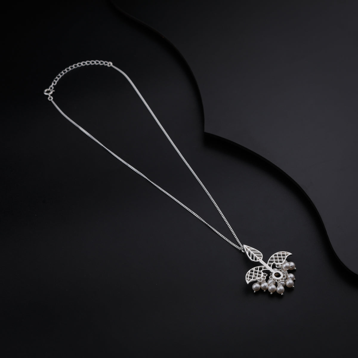 Silver Leaf Filigree Shiny Necklace