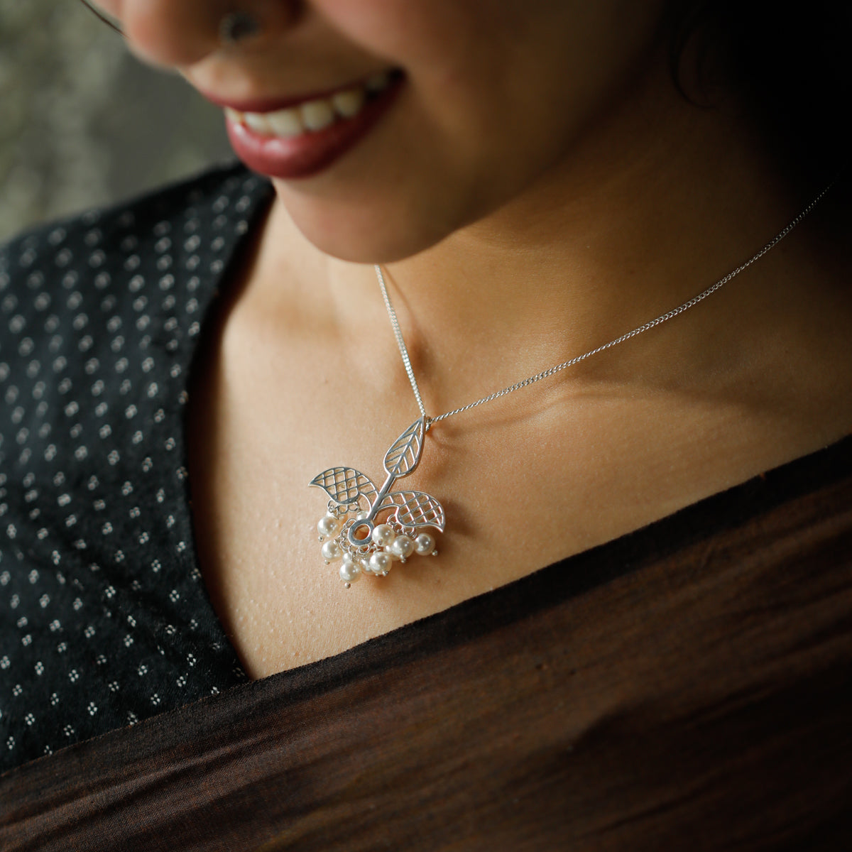 leaf filigree detailing on shiny silver necklace