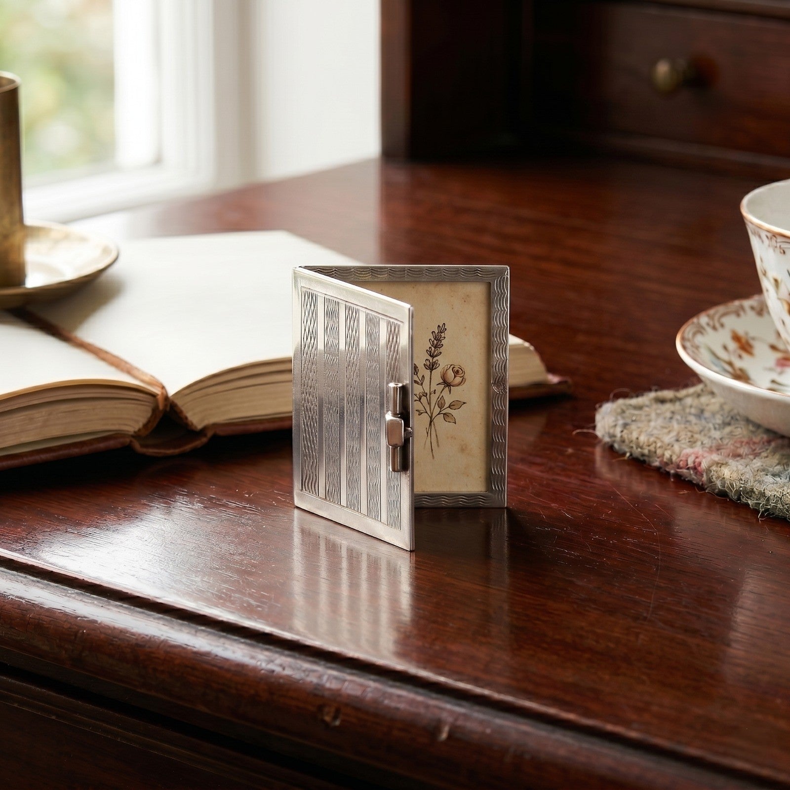 Silver Foldable Memory Frame – Small