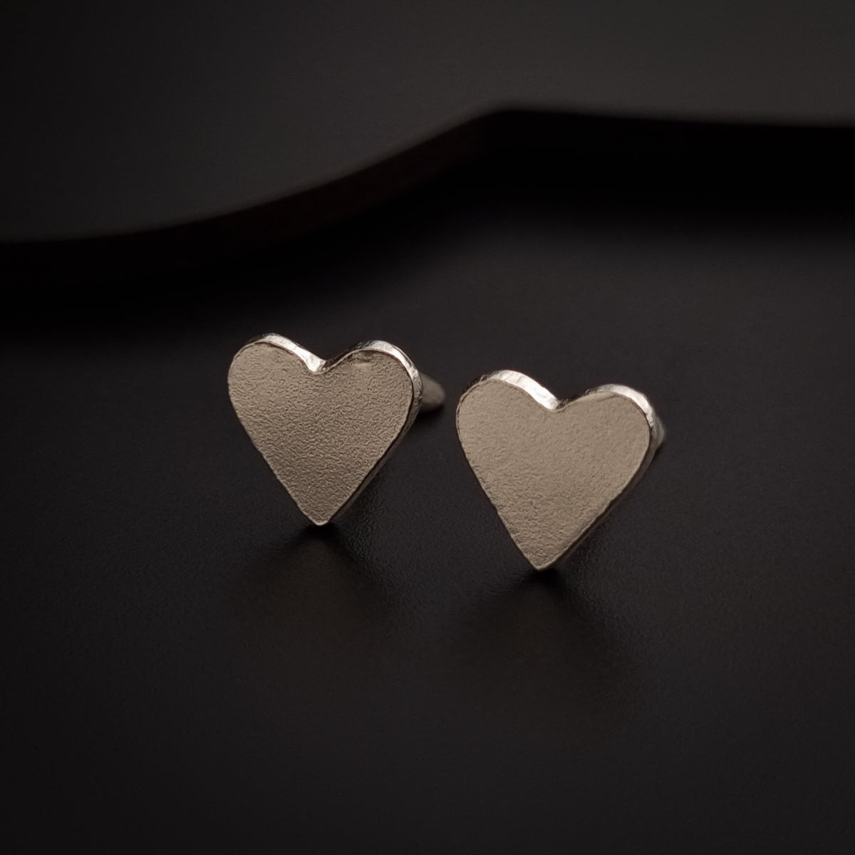 style silver heart earrings with modern outfit