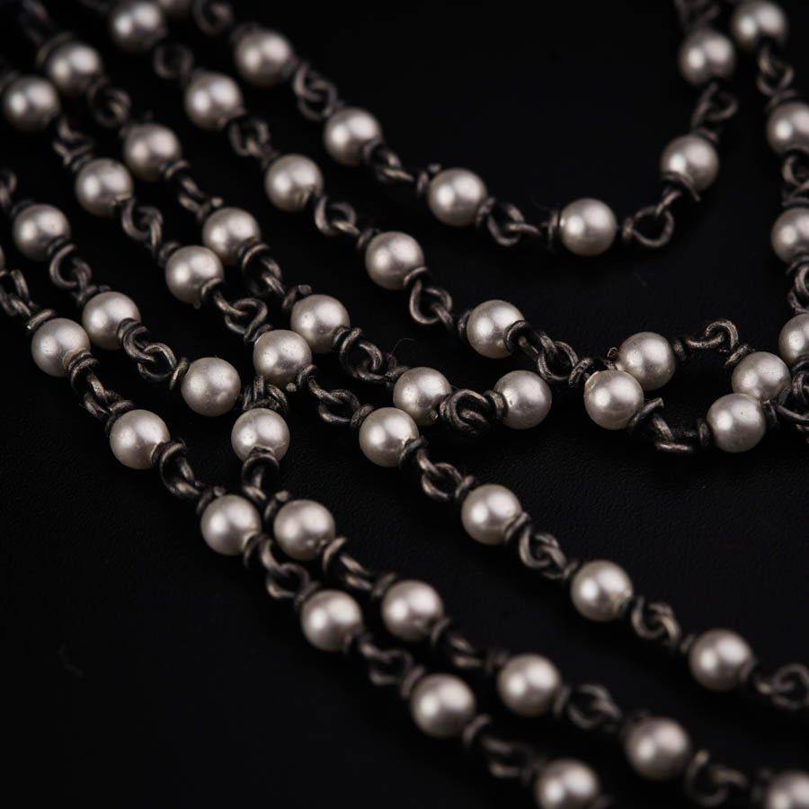 a close up of a chain of pearls