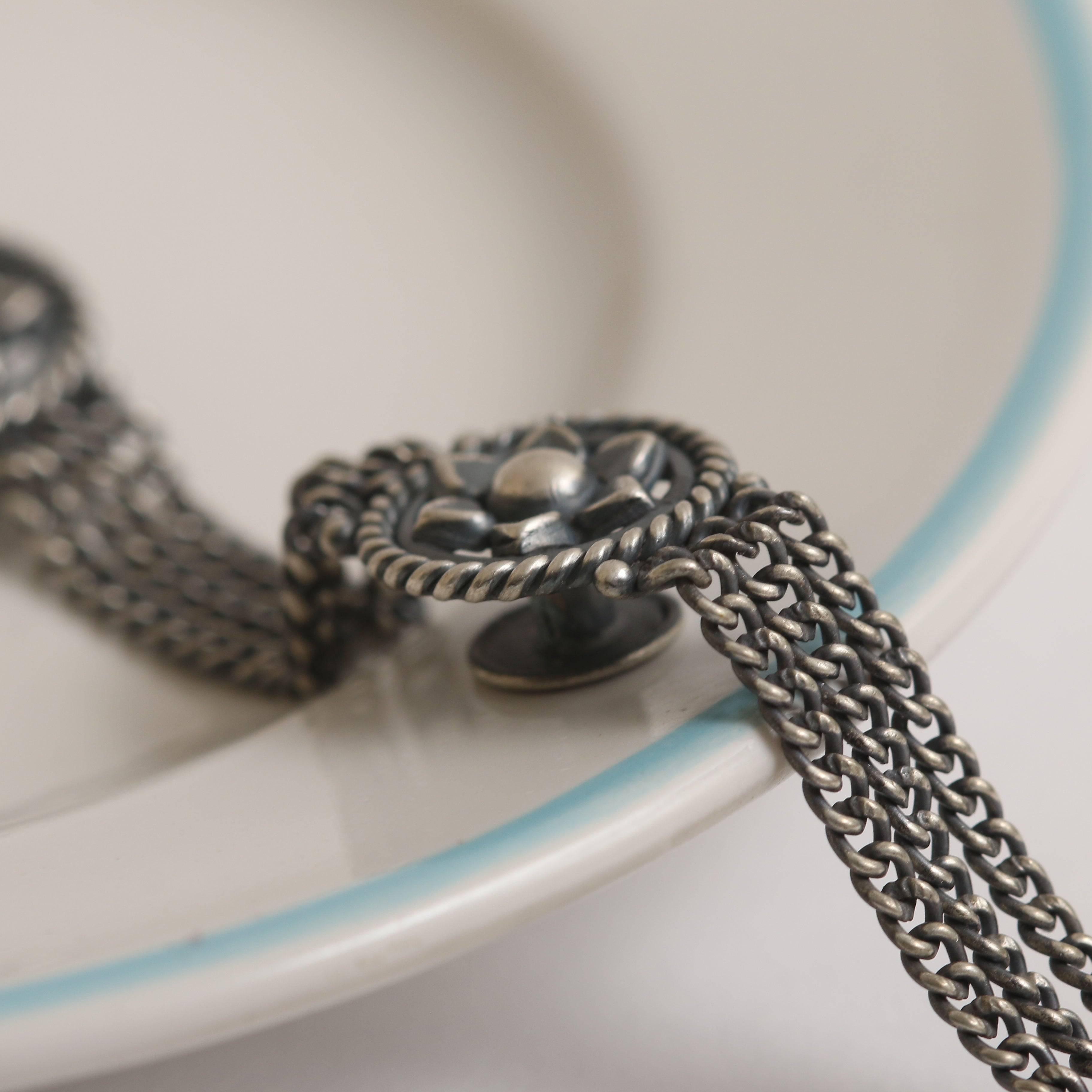 a close up of a chain on a plate
