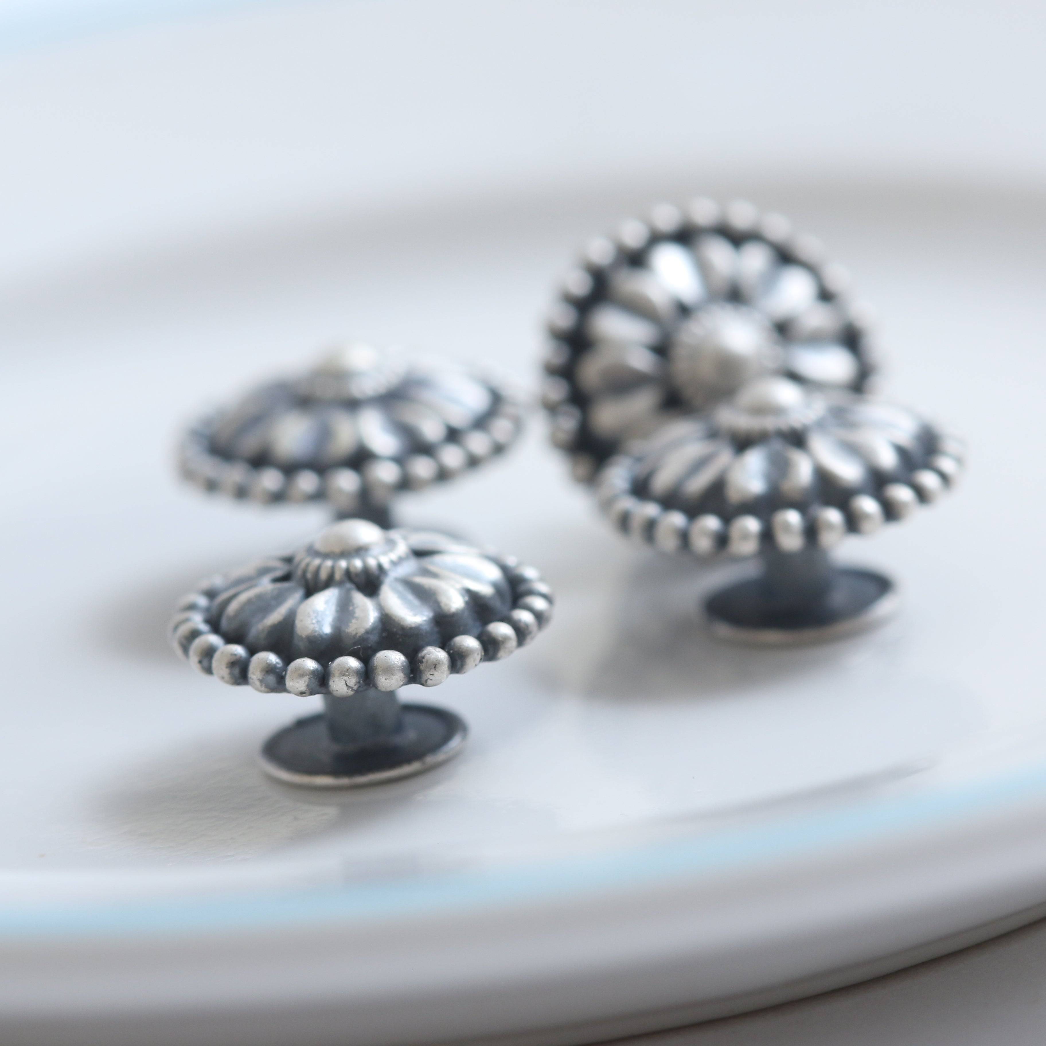 a close up of a plate with some knobs on it