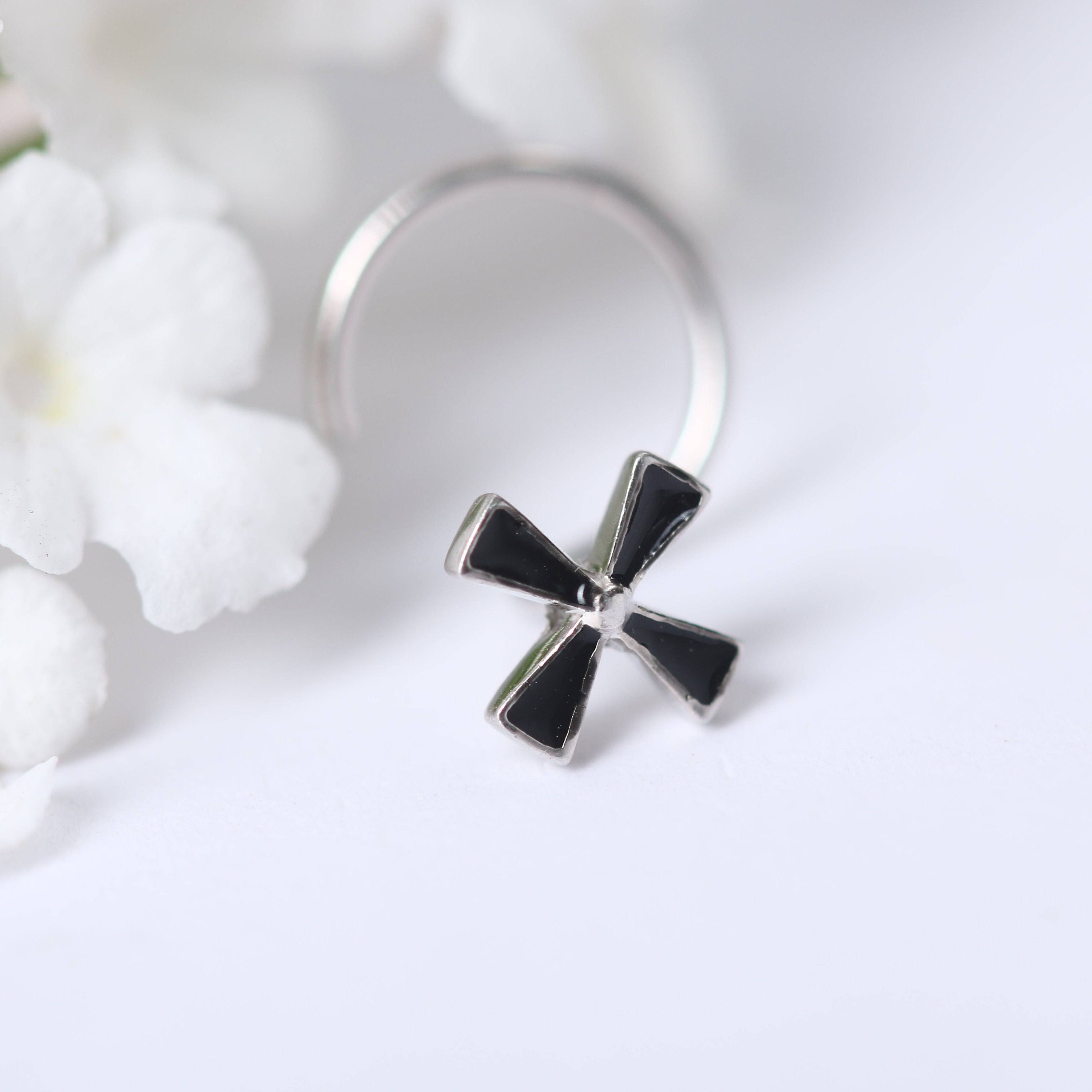 Pinwheel Nose pin ( Pierced ) - Black