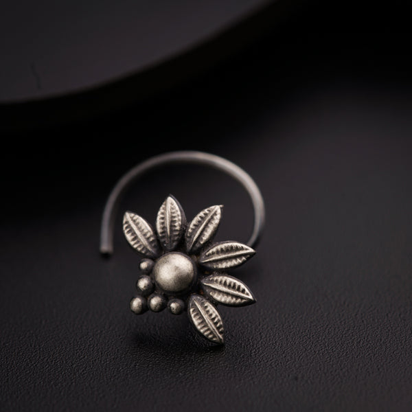 a close up of a ring with a flower on it