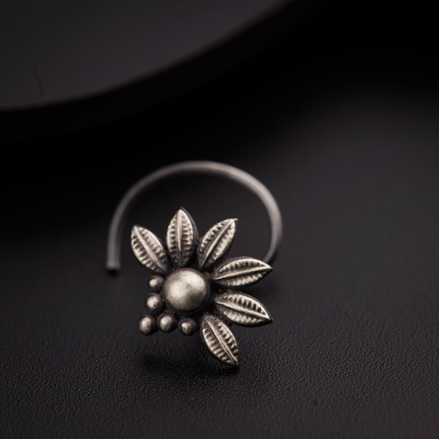 a close up of a ring with a flower on it