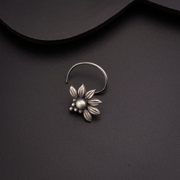 a close up of a ring with a flower on it