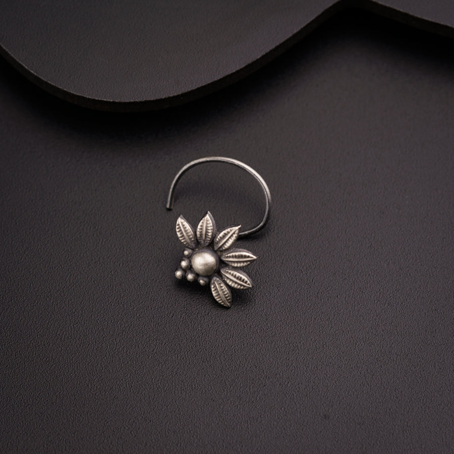a close up of a ring with a flower on it