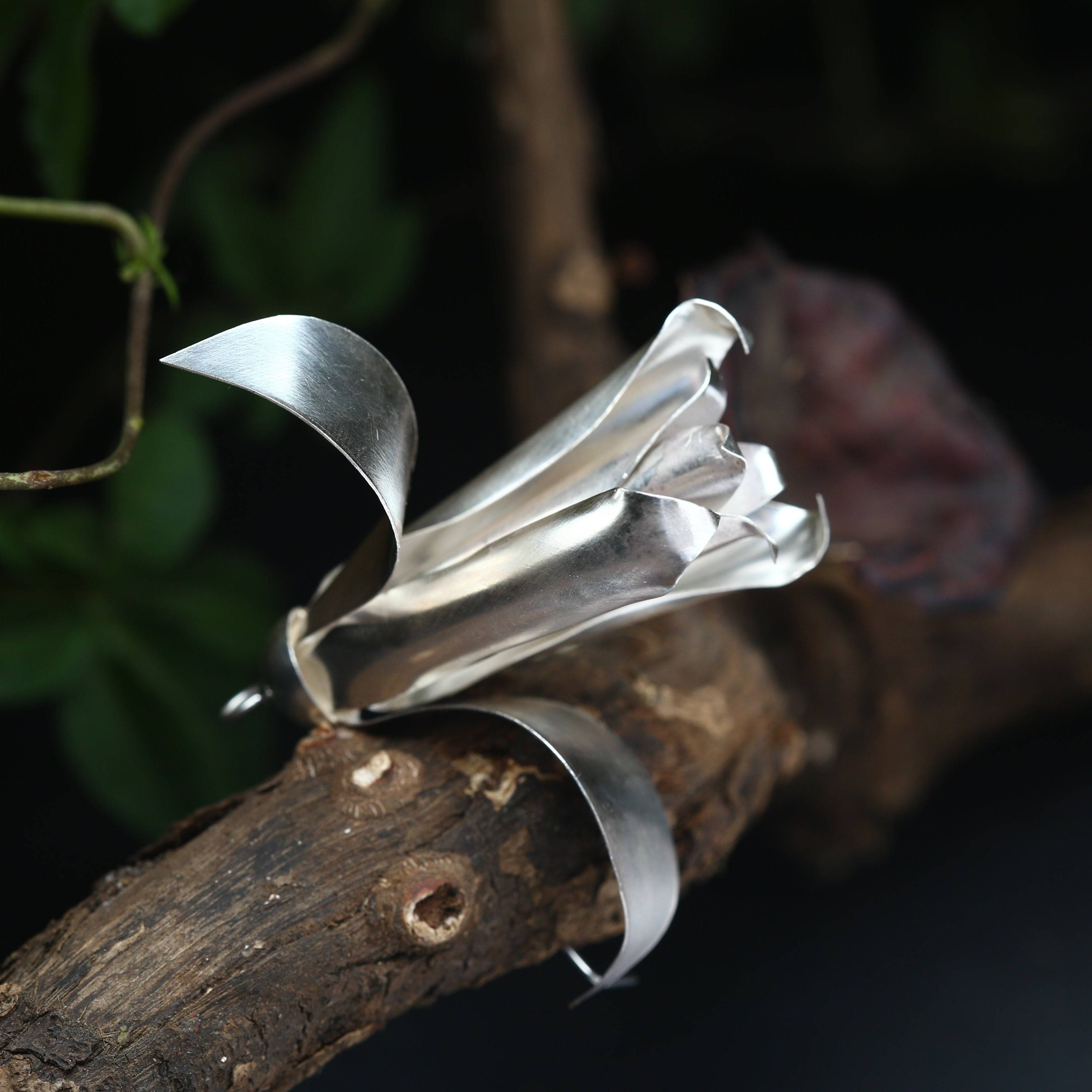 a piece of metal sitting on top of a tree branch