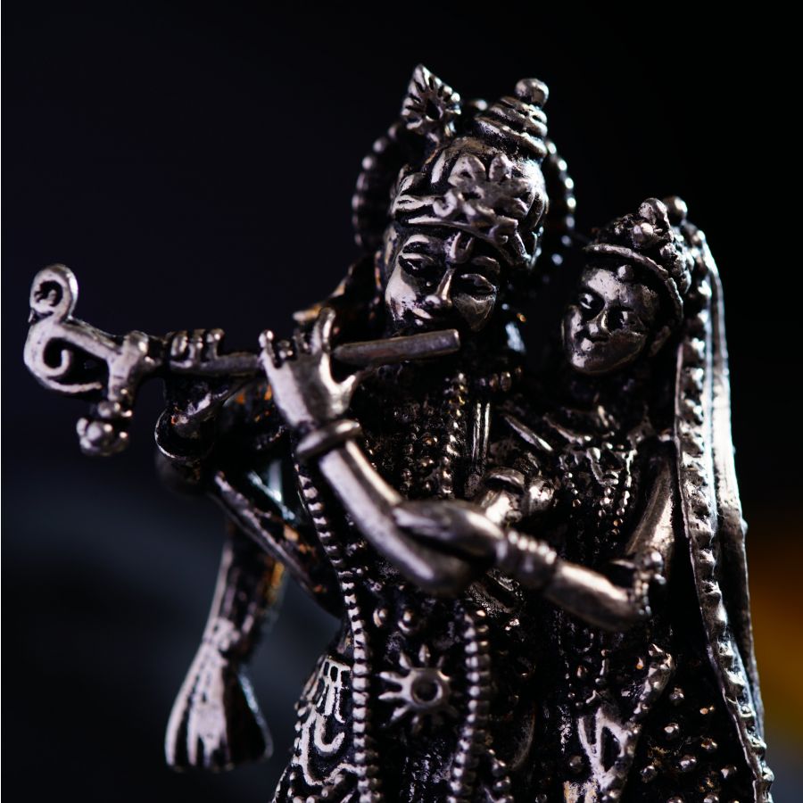 a statue of a couple playing a flute