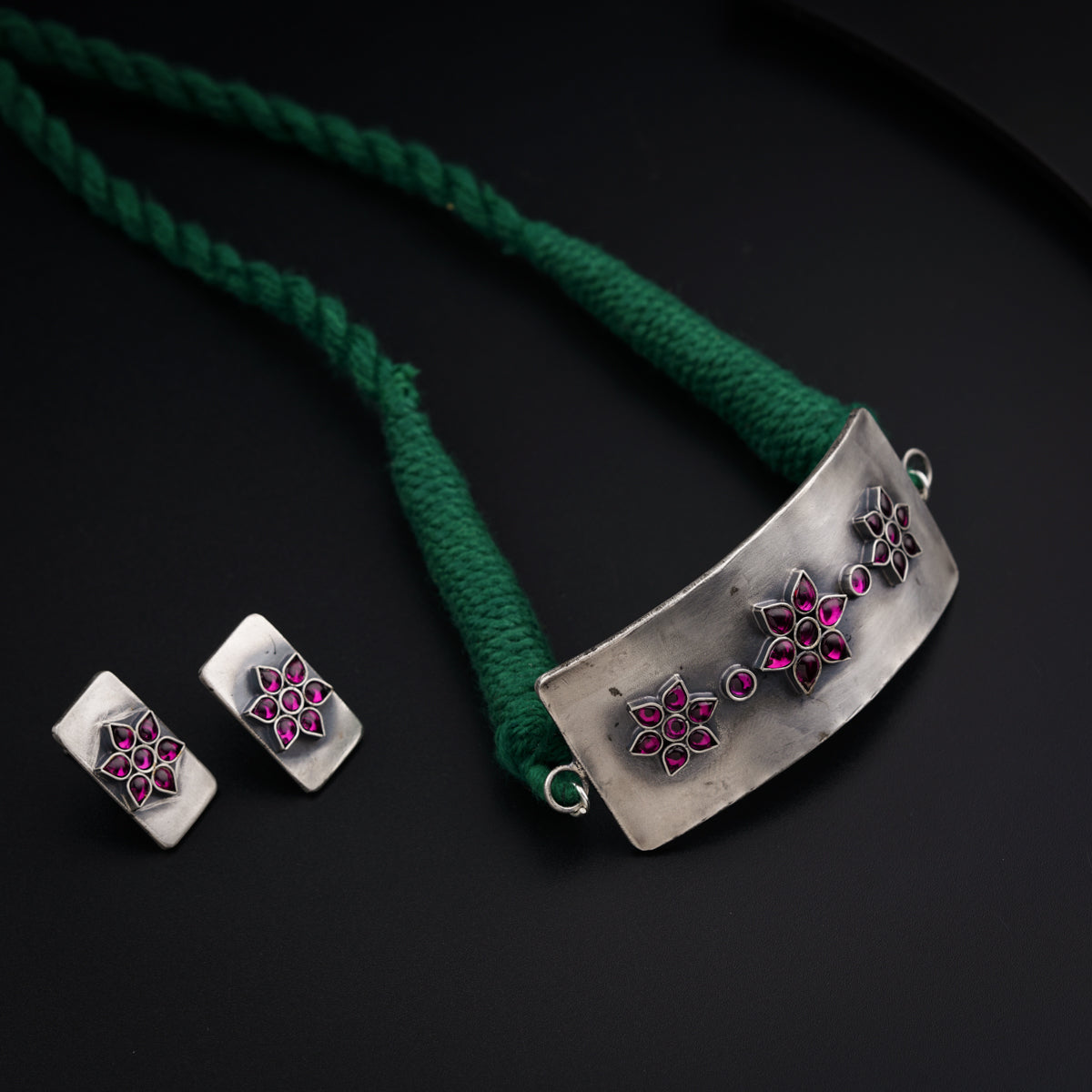 Silver Choker Set With Kempu Flowers