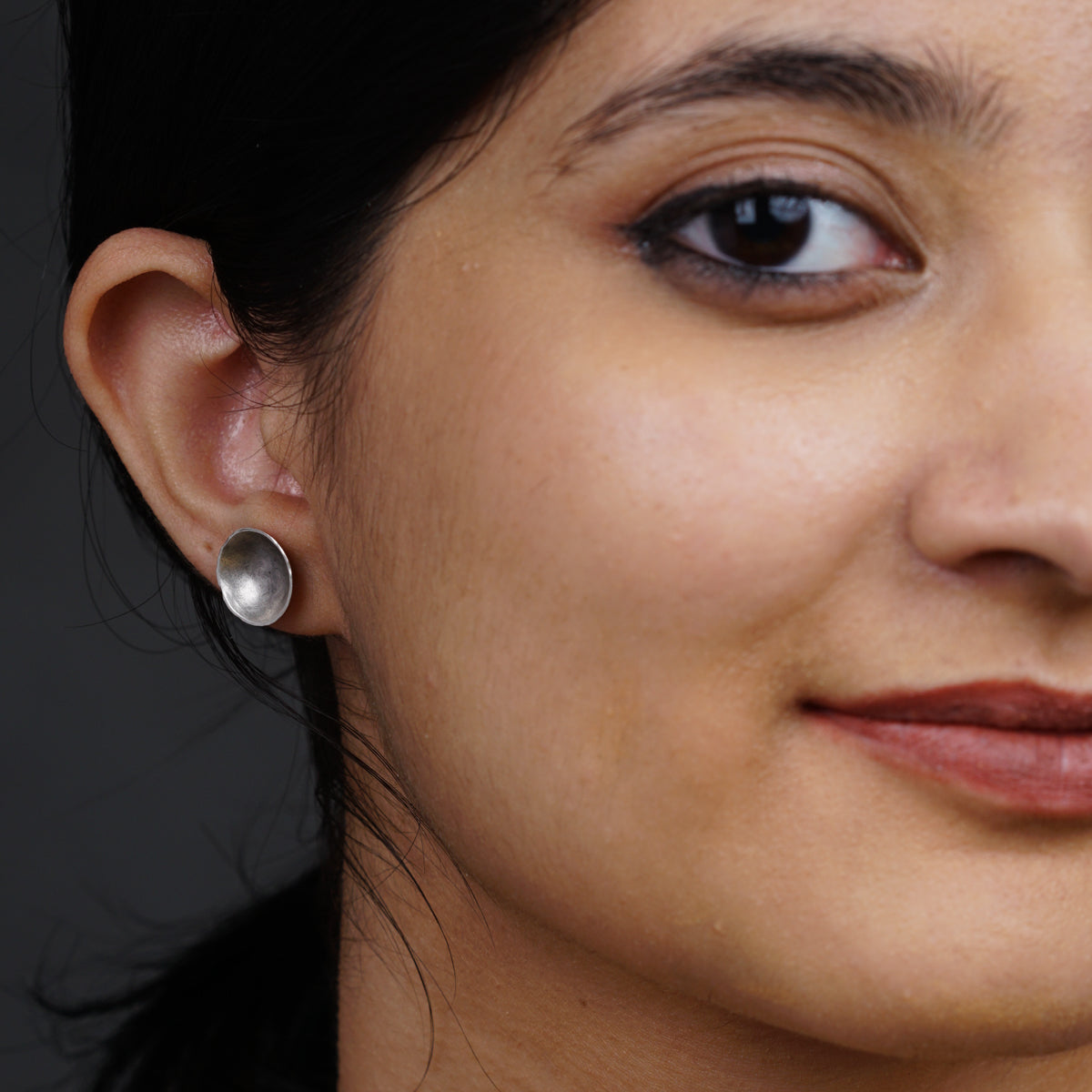Silver Vatee motif studs