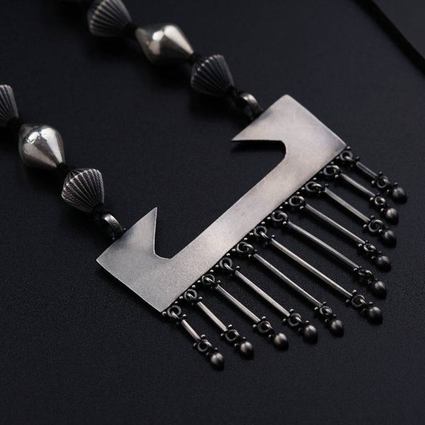 a bunch of screws sitting on top of a black table