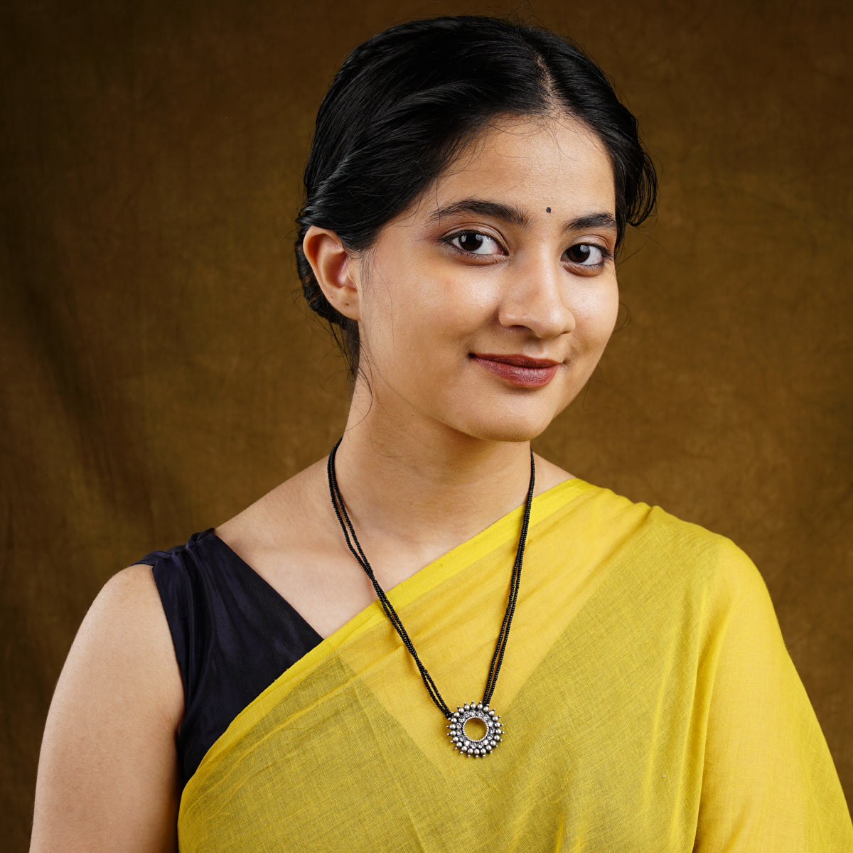 Karwar Pendant Mangalsutra : White