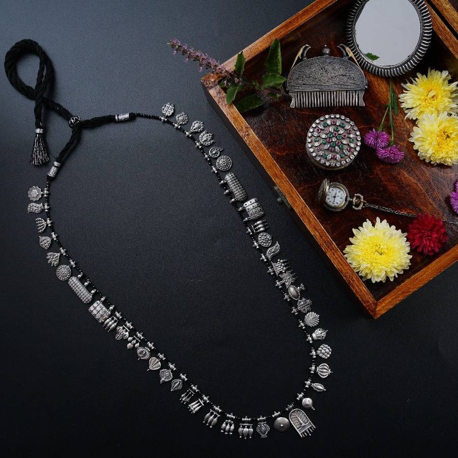 The Aadyaa Saaj (Oxidized, Black Spinel)