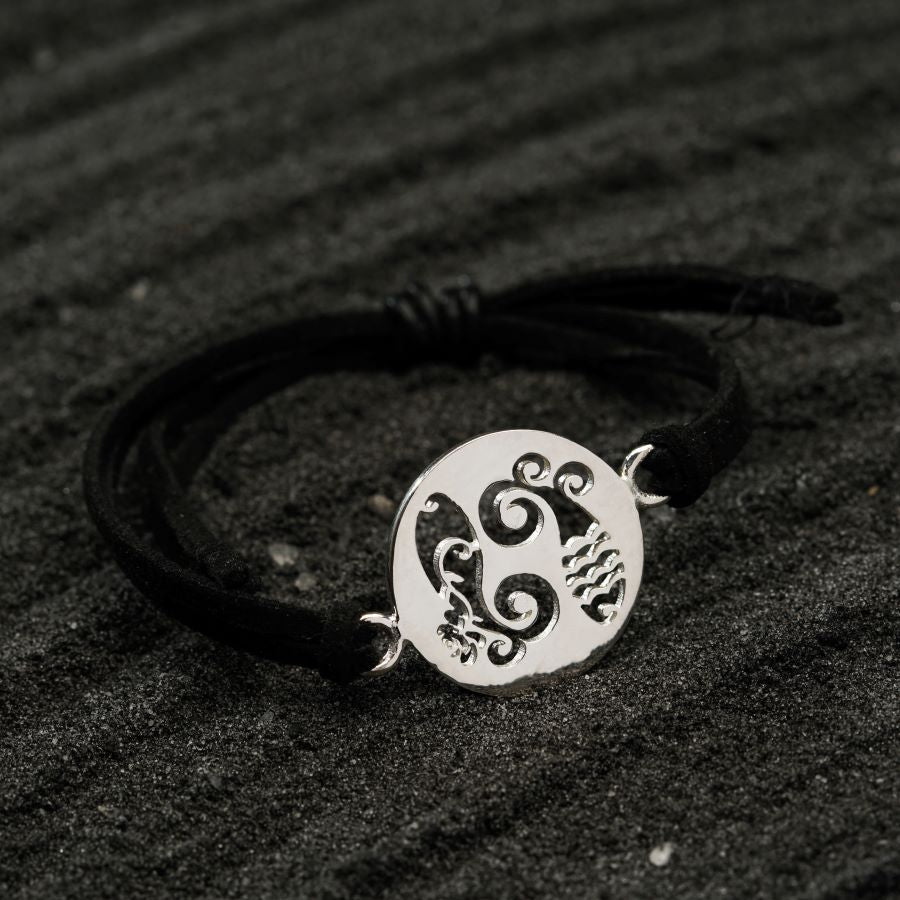 a black and white photo of a bracelet