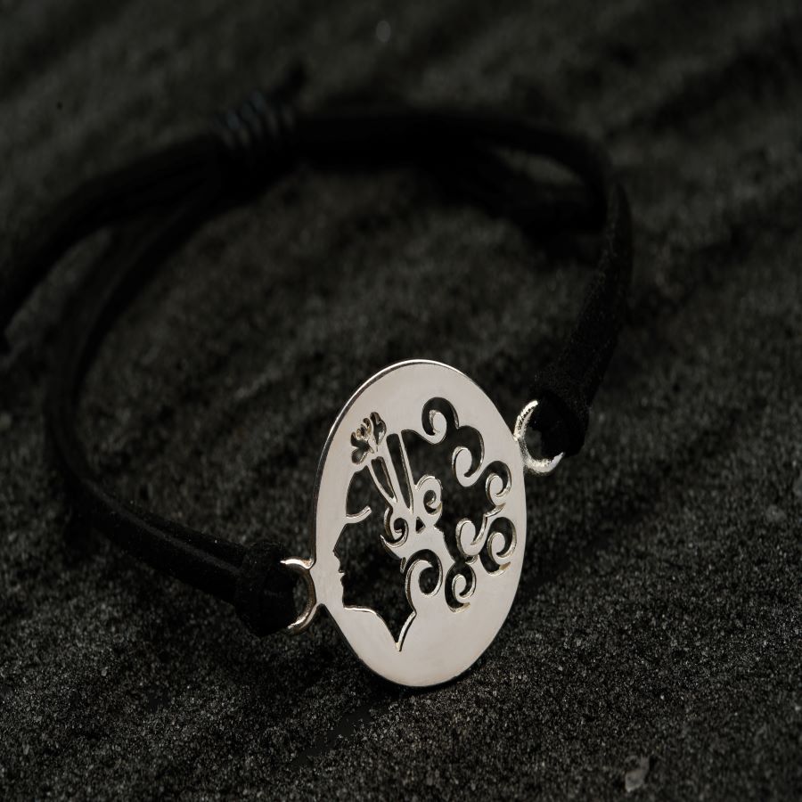 a black and white photo of a bracelet