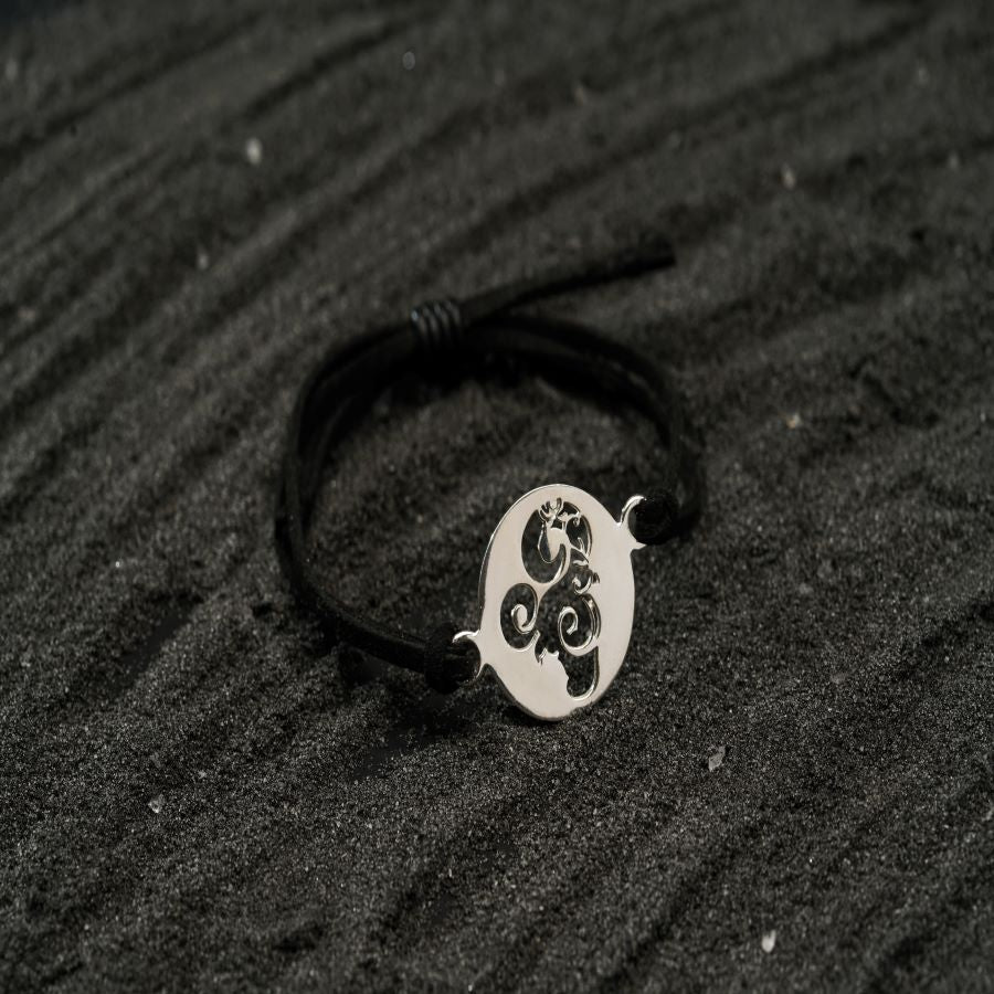 a black and white photo of a bracelet