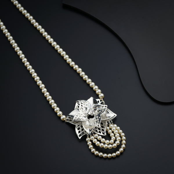a pearl necklace with a flower on it