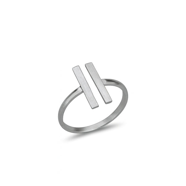 Silver minimalist ring for everyday elegance